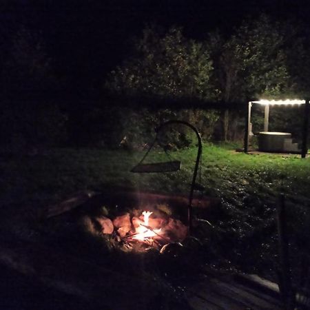 Miedzy Olchami Domek Nad Jeziorem. Noclegi Caloroczne. Cisza, Spokoj. バルチェボ エクステリア 写真